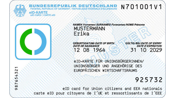 Zum 1. Januar 2021 wurde die eID-Karte mit Online-Ausweisfunktion fr Brgerinnen und Brger der Europischen Union sowie Angehrige des Europischen Wirtschaftsraums eingefhrt.