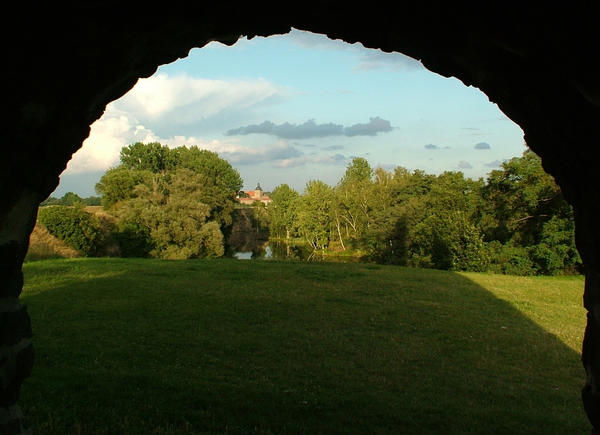 Blick von der Ruine Nordhusen zum Schloss Hundisburg