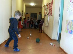 Ballspiel im Flur