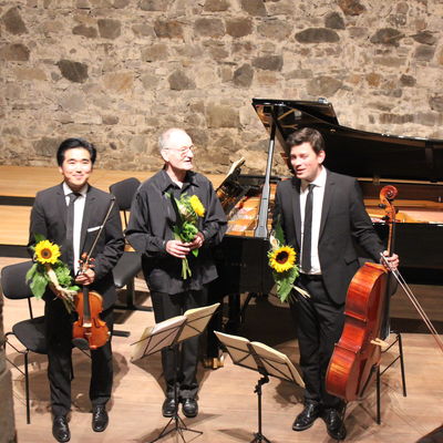 Jubilumsskonzert - Akademieerffnung: v.l: Youngkun Kwak, Prof. Rolf-Dieter Arens, Jonathan Weigle