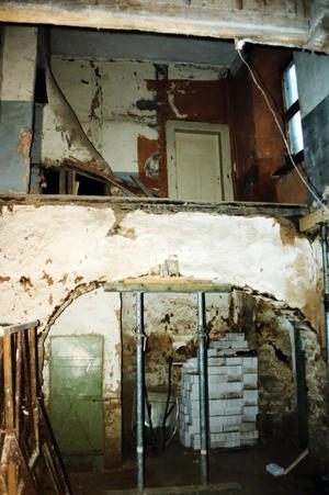 Die ehemalige Schwarze Küche vor der Sanierung im Januar 2000