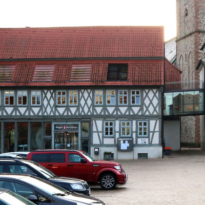 Vor dem B&uuml;rgerb&uuml;ro werden ab Montag sechs Parkpl&auml;tze gesperrt