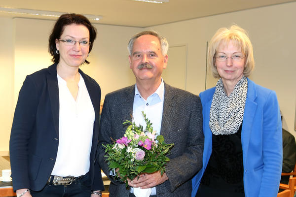 Sabine Wendler (re.) und Andrea Schulz wünschten Günter Graviat alles Gute.