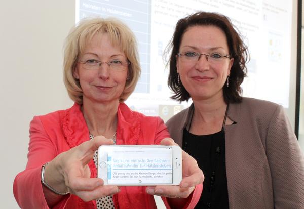 Sabine Wendler und Andrea Schulz stellten den Sachsen-Anhalt-Melder für Haldensleben vor
