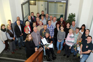 Das traditionelle Gruppenfoto der Geehrten im Rathausflur.