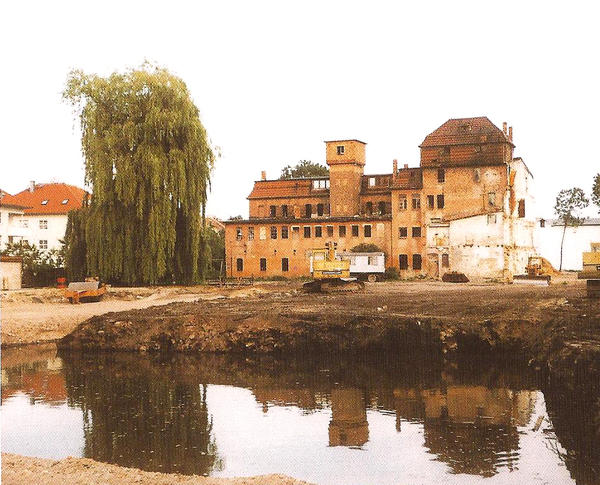 Alte Keramikfabrik vor dem Umbau zur KulturFabrik