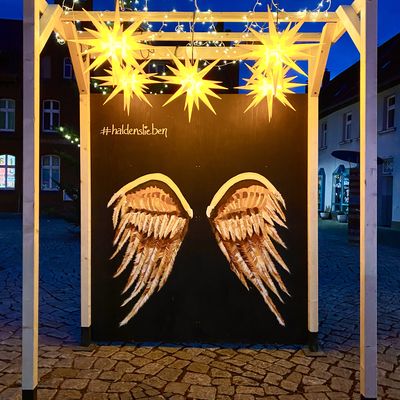 Weihnachten 2020 Wand mit Engelsflgel Hagenstrae Postplatz