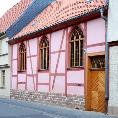 Die ehemalige Synagoge, heute Haus der anderen Nachbarn, als gelungenes Beispiel der Innenstadtsanierung.