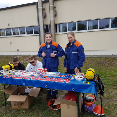 Die Jugenfeuerwehr an ihrem Infostand