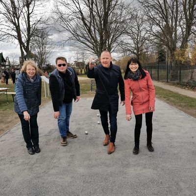 Legten gemeinsam vor: Sabine Wendler, Ortsbürgermeister Andrè Wiklinski, Rüdiger Mages - Leiter des Gesundheitsamtes beim Landkreis Börde - und Dr. Elena Sterdt von der LVG