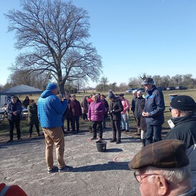 Großes Interesse der Uthmödener an ihrem neuen Bouleplatz