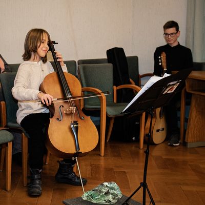 Musikschler der Musikschule des Landkreises Brde setzten den musikalischen Rahmen.