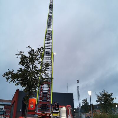 Bis zu 32 Meter hoch hinaus geht es mit der neuen Drehleiter.