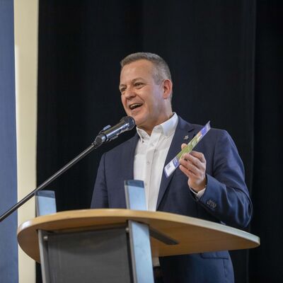 Landesnetzwerk Energie und Kommune: Bürgermeister Bernhard Hieber begrüßt die Teilnehmenden.