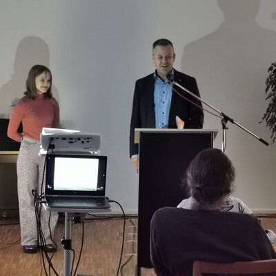 Moderatorin Evelina und Bürgermeister Bernhard Hieber
