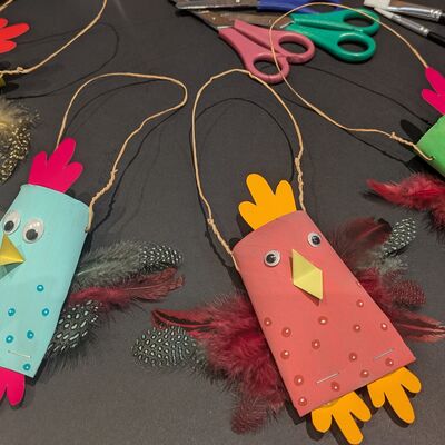 H&uuml;hneranh&auml;nger_(c)MadeleineGalle