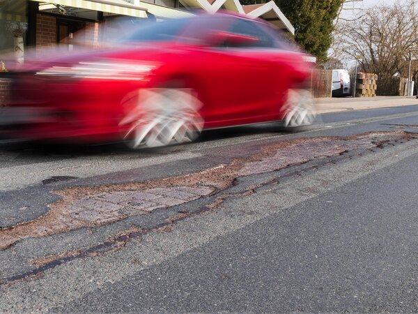 Auto Schlagloch Magdeburger Strasse