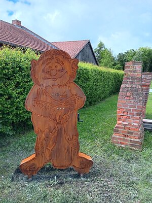 Maskottchen "Steini" als H&ouml;rkurbelstation - auf Knopfdruck werden die drei Touren erl&auml;utert