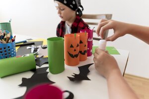Halloweenbasteln_(c)_Freepik
