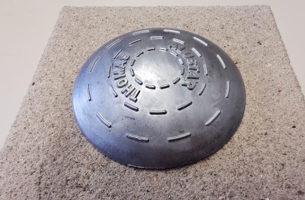 Aluminiumkappe zur Kennzeichnung der Parkflächen auf dem Markt