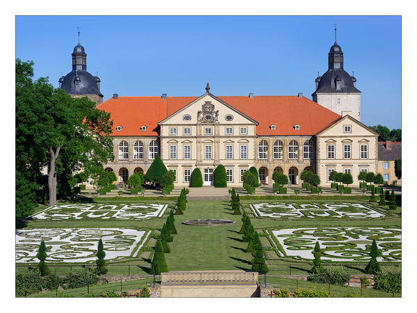 Schloss Hundisburg mit frischer Fassade 2020